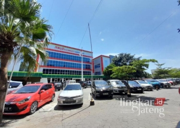 Tampak daepan RSUD dr. R Soedjati Purwodadi, Kabupaten Grobogan. (Eko Wicaksono/Lingkarjateng.id)