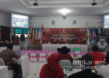 Rapat pleno rekapitulasi hasil penghitungan suara Pilkada tingkat kabupaten di Aula Kantor KPU Pati pada Rabu, 4 Desember 2024. (Setyo Nugroho/Lingkarjateng.id)
