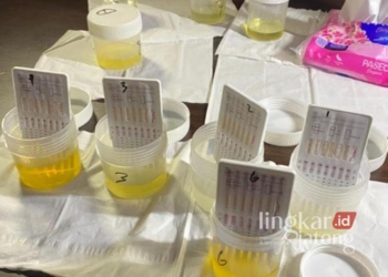 Jelang Tahun Baru, Sejumlah Tempat Hiburan Malam di Kendal Jadi Target Razia Narkoba 26 Alat tes urine yang digunakan BNNK Kendal saat melakukan razia narkoba di tempat hiburan malam pada Selasa, 24 Desember 2024. (Dok. Pribadi/Lingkarjateng.id)
