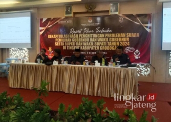 Proses rekapitulasi sura Pilkada Serentak 2024 di tingkat KPU Kabupaten Grobogan pada Senin, 2 Desember 2024. (Dok. KPU Grobogan/Lingkarjateng.id)