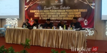 Proses rekapitulasi sura Pilkada Serentak 2024 di tingkat KPU Kabupaten Grobogan pada Senin, 2 Desember 2024. (Dok. KPU Grobogan/Lingkarjateng.id)