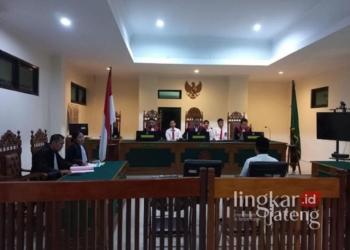 Proses sidang vonis Bripka Slamet di Pengadilan Negeri Purwodadi, Grobogan, pada Senin, 16 Desember 2024. (Dok. Pribadi/Lingkarjateng.id)