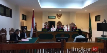 Proses sidang vonis Bripka Slamet di Pengadilan Negeri Purwodadi, Grobogan, pada Senin, 16 Desember 2024. (Dok. Pribadi/Lingkarjateng.id)