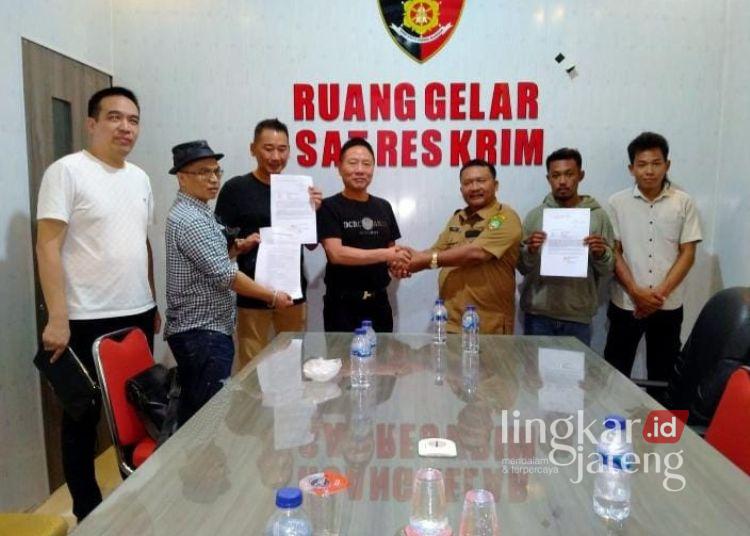 Proses restorative justice warga Jurangjero dengan pihak PT KRI yang berlangsung di Polres Rembang, Senin (9/12). (Dok. Subekan/Lingkarjateng.id)