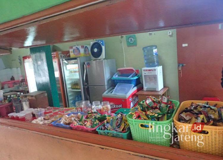 ILUSTRASI : Dagangan di kantin salah satu sekolah di Kabupaten Pekalongan. (Fahri Akbar/Lingkarjateng.id)