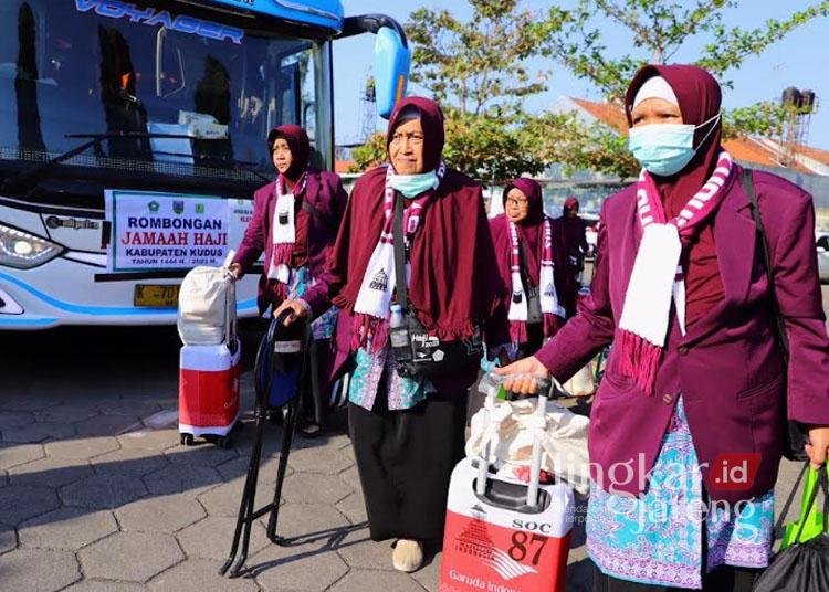 Keberangkatan jemaah haji asal Kabupaten Kudus tahun 2023 lalu. (Nisa Hafizhotus S./Lingkarjateng.id)