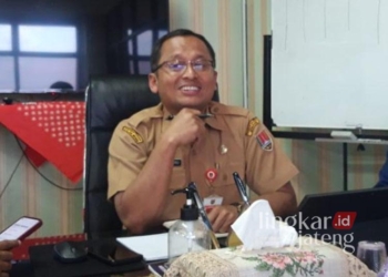 Polemik Seleksi PPPK Kota Semarang Disebut Imbas Pendaftaran Dipermudah 31 Kepala BKPP Kota Semarang, Joko Hartono, saat diwawancarai di kantornya pada Senin, 13 Januari 2025. (Syahril Muadz/Lingkarjateng.id)