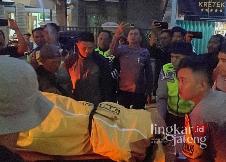 Korban Jiwa Bencana Longsor di Pekalongan Bertambah, Total Ada 21 25 EVAKUASI: Tim gabungan berhasil menemukan satu korban tanah longsor di Kecamatan Petungkriyono, Kabupaten Pekalongan pada Rabu, 22 Januari 2025sore. (Polres Pekalongan/Lingkarjateng.id)