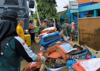 Peralatan Puskesmas Patebon II Kendal Rusak Imbas Banjir, Layanan Kesehatan Dialihkan 32 Kondisi Puskesmas Patebon II Kendal pasca banjir yang melanda Kecamatan Patebon menyebabkan dokumen serta peralatan pelayanan kesehatan rusak.(Arvian Maulana/Lingkarjateng.id)