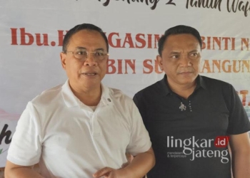 Bupati dan Wakil Bupati Pati terpilih, Sudewo dan Risma Ardhi Chandra, saat ditemui di Desa Slungkep, Kecamatan Kayen, Kabupaten Pati, pada Minggu, 5 Januari 2025. (Setyo Nugroho/Lingkarjateng.id)