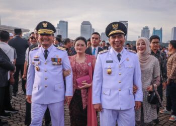 Gubernur dan Wakil Gubernur Jawa Tengah, Ahmad Luthfi dan Taj Yasin Maimoen, bersama istri masing-masing saat mengikuti pelantikan di Jakarta pada Kamis, 20 Februari 2025. (Dok. Pemprov Jateng/Lingkarjateng.id)