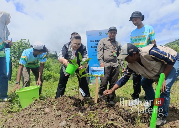 BLDF beri bibit ke petani Kudus