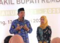 Bupati Rembang Abdul Hafidz bersama istri, Hasiroh Hafidz, saat berpamitan kepada camat, kepala desa, perwakilan partai politik, organisasi perangkat daerah (OPD), serta tokoh masyarakat di Pendopo Museum RA Kartini pada Senin, 17 Februari 2025. (Dok. Rembangkab/Lingkarjateng.id)