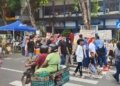 Para pedagang dan pengunjung memadati Jl. R Suprapto Purwodadi, Kabupaten Grobogan, dalam acara car free day pada Minggu, 9 Februari 2025. (Ahmad Abror/Lingkarjateng.id)