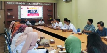 Disperindag Grobogan saat menggelar rapat koordinasi sekaligus persiapan pelaksanaan pasar murah pada Rabu, 19 Februari 2025. (Dok. Disperindag Grobogan/Lingkarjateng.id)