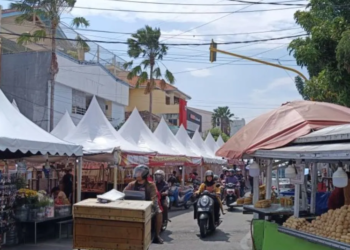 Suasana Festival Dandangan di Jalan Sunan Kudus, Jawa Tengah, Selasa, 25 Februari 2025. (ANTARA/Lingkarjateng.id)