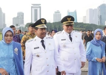 Bupati dan Wakil Bupati Rembang, Harno dan Mochamad Hanies Cholil Barro’, beserta istri masing-masing saat mengikuti pelantikan kepala daerah di Jakarta pada Kamis, 20 Februari 2025. (Rembangkab/Lingkarjateng.id)