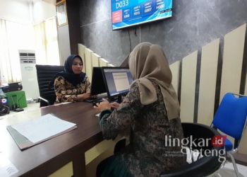 ILUSTRASI : Pelayanan masyarakat di Mall Pelayanan Publik (MPP) Kabupaten Blora. (Eko Wicaksono/Lingkarjateng.id)