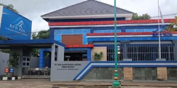 Potret: Tampak depan PT Bank Perkreditan Rakyat Bank Jepara Artha. (Tomi Budianto/Lingkarjateng.id)