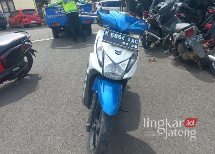 BARANG BUKTI: Barang bukti kendaraan bermotor yang terlibat kecelakaan di di Jalan Karangrandu, Desa Karangrandu, Kecamatan Pecangaan, Kabupaten Jepara pada Kamis, 20 Februari 2025. (Tomi Budianto/Lingkarjateng.id)