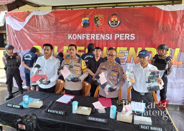 Konferensi pers yang digelar Polres Kendal di Mapolres setempat pada Jumat, 21 Februari 2025. (Dok. Polres Kendal/Lingkarjateng.id)