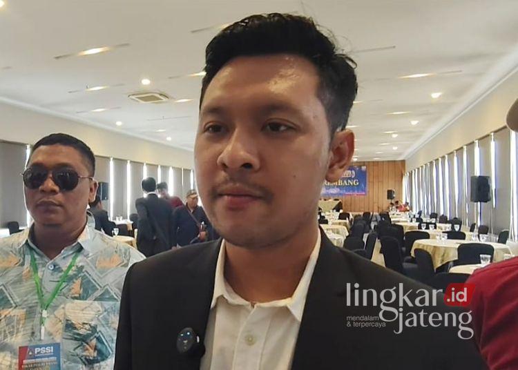 Ketua Asosiasi Kabupaten Persatuan Sepak Bola Seluruh Indonesia (Askab PSSI) Rembang, Nur Arsya Irfana. (Askab PSSI Rembang/Lingkarjateng.id)