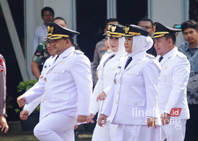 Bupati dan Wakil Bupati Semarang, Ngesti Nugraha dan Nur Arifah, saat mengikuti pelantikan kepala daerah serentak di Istana Kepresidenan, Jakarta, pada Kamis, 20 Februari 2025. (Lingkarjateng.id)