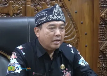 Penjabat Bupati Jepara Edy Supriyanta menyampaikan sambutan dalam diskusi bersama jajaran Forkopimda, kepala perangkat daerah hingga para petinggi di Pendapa RA. Kartini Jepara, Jumat, 7 Februari 2025. (Kominfo Jepara/Lingkarjateng.id)