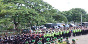 Ratusan personel gabungan saat mengikuti tactical floor game (TFG) di Stadion Gelora Bumi Kartini (GBK) Jepara pada Selasa, 25 Februari 2025. (Dok. HMS/Lingkarjateng.id)