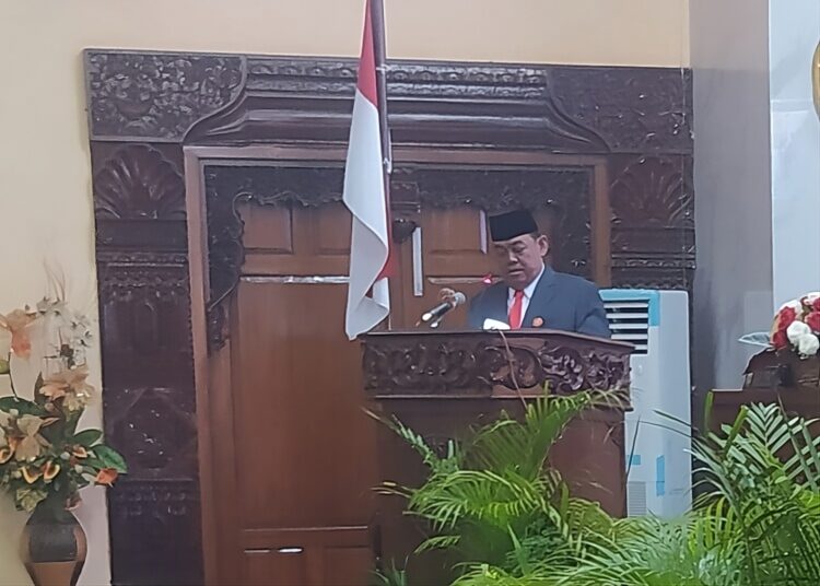 Bupati Grobogan periode 2025-2030, Setyo Hadi, saat memberikan pidato dalam rapat paripurna yang digelar DPRD setempat pada Jumat, 21 Februari 2025. (Ahmad Abror/Lingkarjateng.id)