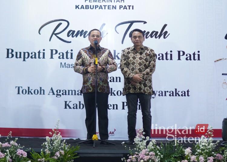 Bupati dan Wakil Bupati Pati, Sudewo dan Risma Ardhi Chandra, dalam acara ramah tamah di Kecamatan Kayen, Kabupaten Pati, pada Kamis malam, 20 Februari 2025. (Setyo Nugroho/Lingkarjateng.id)