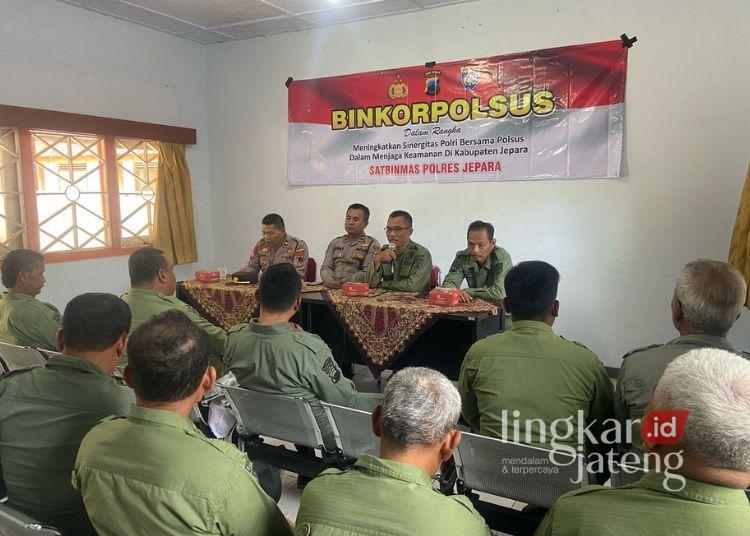 Satbinmas Polres Jepara saat menggelar Binkorpolsus bagi petugas Rutan Kelas II B dan Perhutani Jepara. (Dok. HMS/Lingkarjateng.id)