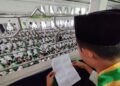 Seorang santri tengah membaca pembelajaran huruf hijaiyah dengan metode Yanbu'a bersama 3.320 santri di Gedung Jamiyyatul Hujjaj Kudus (JHK) Kudus, Minggu (23/2). (Antara/Lingkarjateng.id)