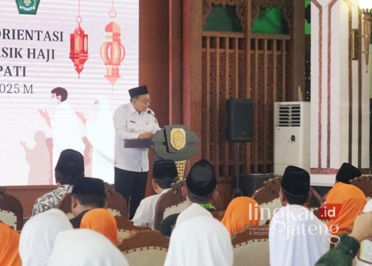 Wakil Bupati Pati, Risma Ardhi Chandra, saat membuka kegiatan Manasik Haji 2025 di Pendopo Kabupaten Pati pada Rabu, 26 Februari 2025. (Setyo Nugroho/Lingkarjateng.id)