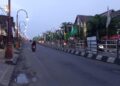 Kondisi Jalan Sudirman yang ada di depan Pasar Projo, Kecamatan Ambarawa, Kabupaten Semarang yang mana Pemkab Semarang akan segera memberlakukan sistem satu arah secara permanen. Proyek ini juga dipastikan tidak terdampak efisiensi anggaran. (Hesty Imaniar/Lingkarjateng.id)