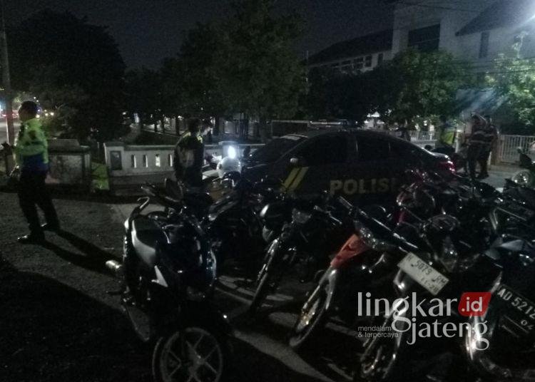 Belasan motor diamankan Polres Kendal yang terlibat aksi balap liar pada Jumat malam, 14 Februari 2024. (Dok. for Lingkarjateng.id)