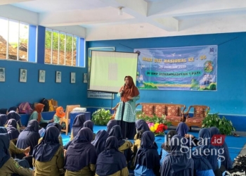 Siswa SMP 1 Muhammadiyah Pati antusias menyimak materi dari ahli gizi dalam rangkaian peringatan Isra Mi'raj dan Hari Gizi Nasional pada Rabu, 29 Januari 2025 lalu. (Setyo Nugroho/Lingkarjateng.id)