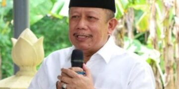 Wakil Bupati Grobogan Bambang Pujiyanto tengah menyampaikan salam perpisahan saat ikut menghadiri ziarah ke makam leluhur dalam rangka Hari Jadi ke-299 Kabupaten Grobogan pada Senin, 17 Februari 2025. (Dok. for Lingkarjateng.id)