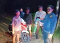 PATROLI:  Anggota Polsek Tlogowungu mengamankan dua remaja hendak perang sarung di Jalan Raya Dukuh Kereppare, Desa Tamansari, Kecamatan Tlogowungu, Kabupaten Pati pada Kamis, 6 Maret 2025. (Polsek Tlogowungu/Lingkarjateng.id)