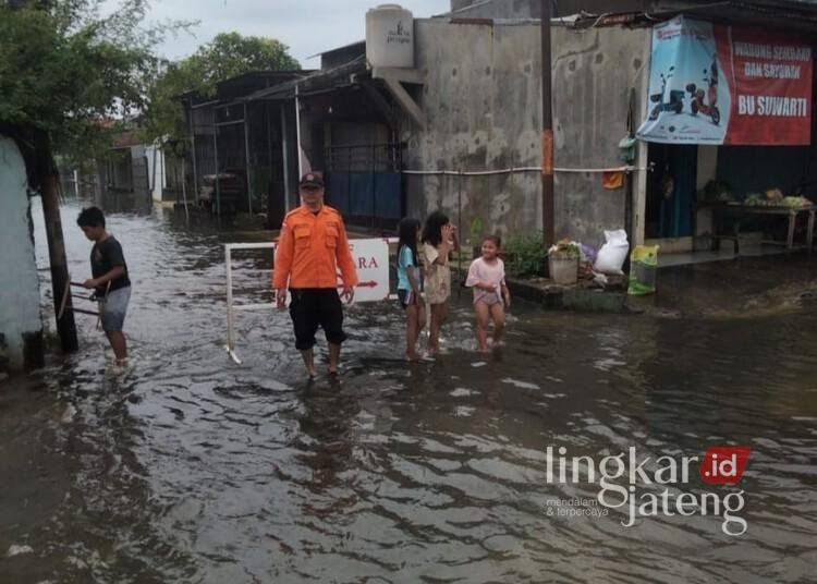 Salah satu titik banjir yang terjadi di Kota Semarang lantaran tingginya intensitas hujan pada Senin, 20 Maret 2025. (Dok. BPBD Kota Semarang/Lingkarjateng.id)