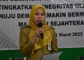 Bupati Demak, Eisti’anah, saat memberikan sambutan dalam kegiatan FKUU di Kecamatan Karangtengah, Kabupaten Demak, pada Selasa, 11 Maret 2025. (M. Burhanuddin Aslam/Lingkarjateng.id)