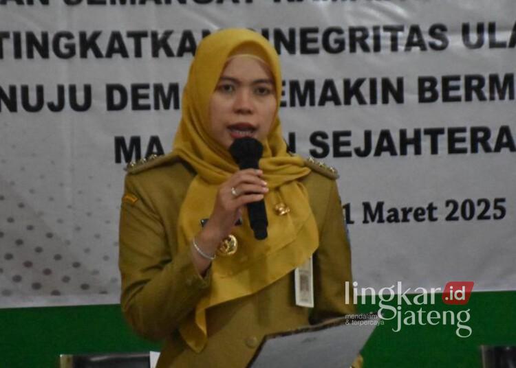 Bupati Demak, Eisti’anah, saat memberikan sambutan dalam kegiatan FKUU di Kecamatan Karangtengah, Kabupaten Demak, pada Selasa, 11 Maret 2025. (M. Burhanuddin Aslam/Lingkarjateng.id)