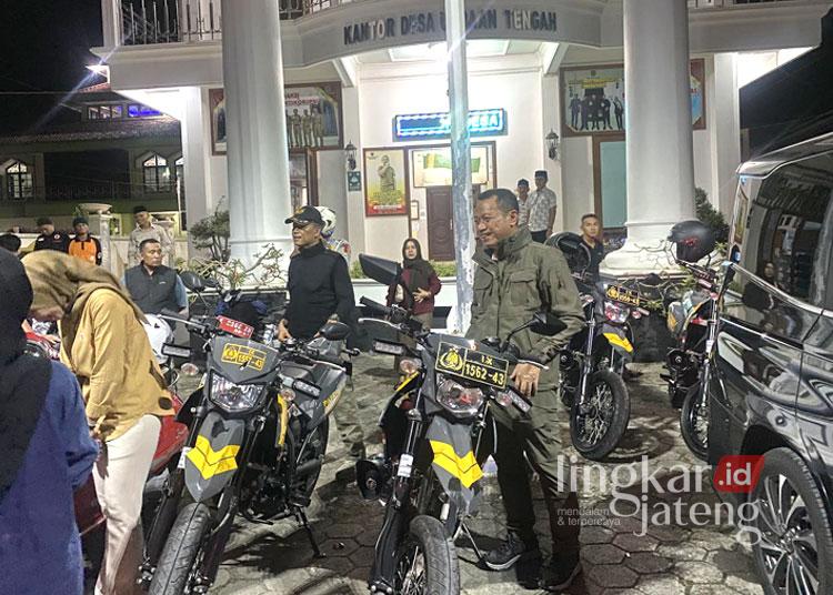 Bupati Kudus Apresiasi Takbir Keliling Berlangsung Aman dan Terkendali 25 Bupati Kudus, Samani Intakoris, bersama jajaran Forkopimda turun langsung memimpin patroli Takbir Keliling pada malam Idulfitri, Minggu(30/3) malam ( Dok Lingkar )