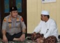 Kapolres Kendal, AKBP Feria Kurniawan, saat disambut Pengasuh Ponpes Nurul Ihsan, KH. Subkhan Idris, dalam kunjungan yang berlangsung pada Selasa, 11 Maret 2025. (Dok. Polres Kendal/Lingkarjateng.id)