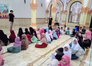 CERIA: Sejumlah anak mengikuti kegiatan Senyum Ramadhan VIII, yang menghadirkan berbagai aktivitas edukatif dan menyenangkan dalam menanti waktu berbuka puasa Sabtu 8 Maret 2025. (Fahri Akbar/Lingkarjateng.id)