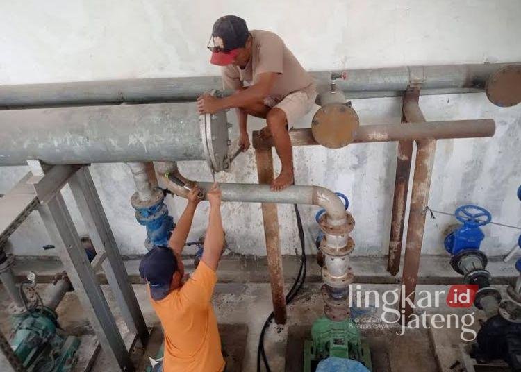 Perawatan jaringan air di SPAM Gudang Banyu Jiken, Blora Baru-baru ini. (PDAM/Lingkarjateng.id)