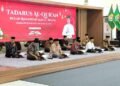 Para pejabat dan ASN Pemerintah Kabupaten Kendal khusyu mengikuti tadarus al-quran di Pendopo Tumenggung Bahurekso Kendal baru-baru ini.(Arvian Maulana/Lingkarjateng.id)