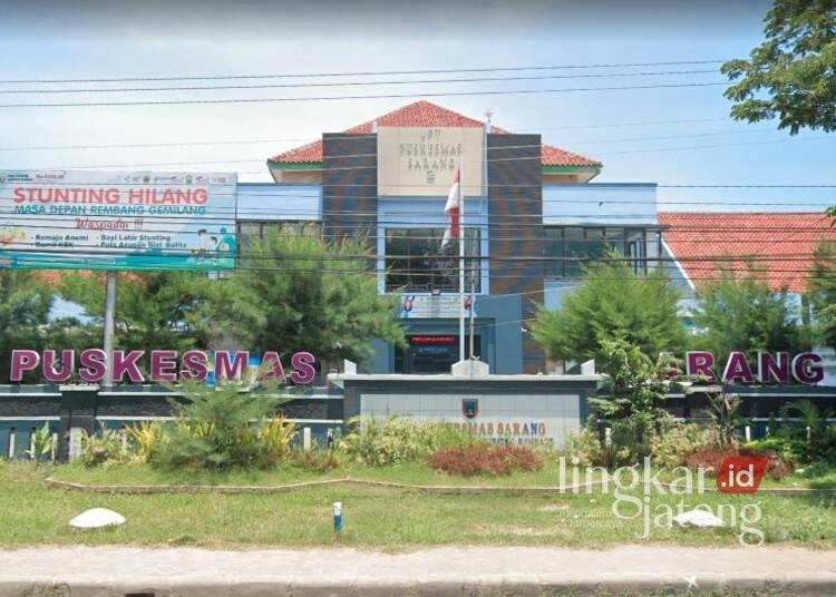 Tampak depan Puskesmas Sarang 2 yang berlokasi di Dukuh Randutunggak, Desa Sumbermulyo, Kecamatan Sarang, Kabupaten Rembang. (Dok. Lingkarjateng.id)