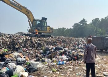 Kondisi tumpukan sampah di TPA Darupono, Kabupaten Kendal. (Arvian Maulana/Lingkarjateng.id)