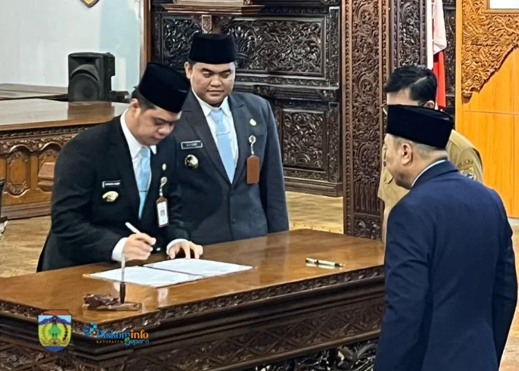 Sertijab Bupati Jepara, Wiwit akan Perbaiki 200 Kilometer Jalan Kabupaten 26 Sertijab Bupati Jepara Wiwit akan Perbaiki 200 Kilometer Jalan Kabupaten1